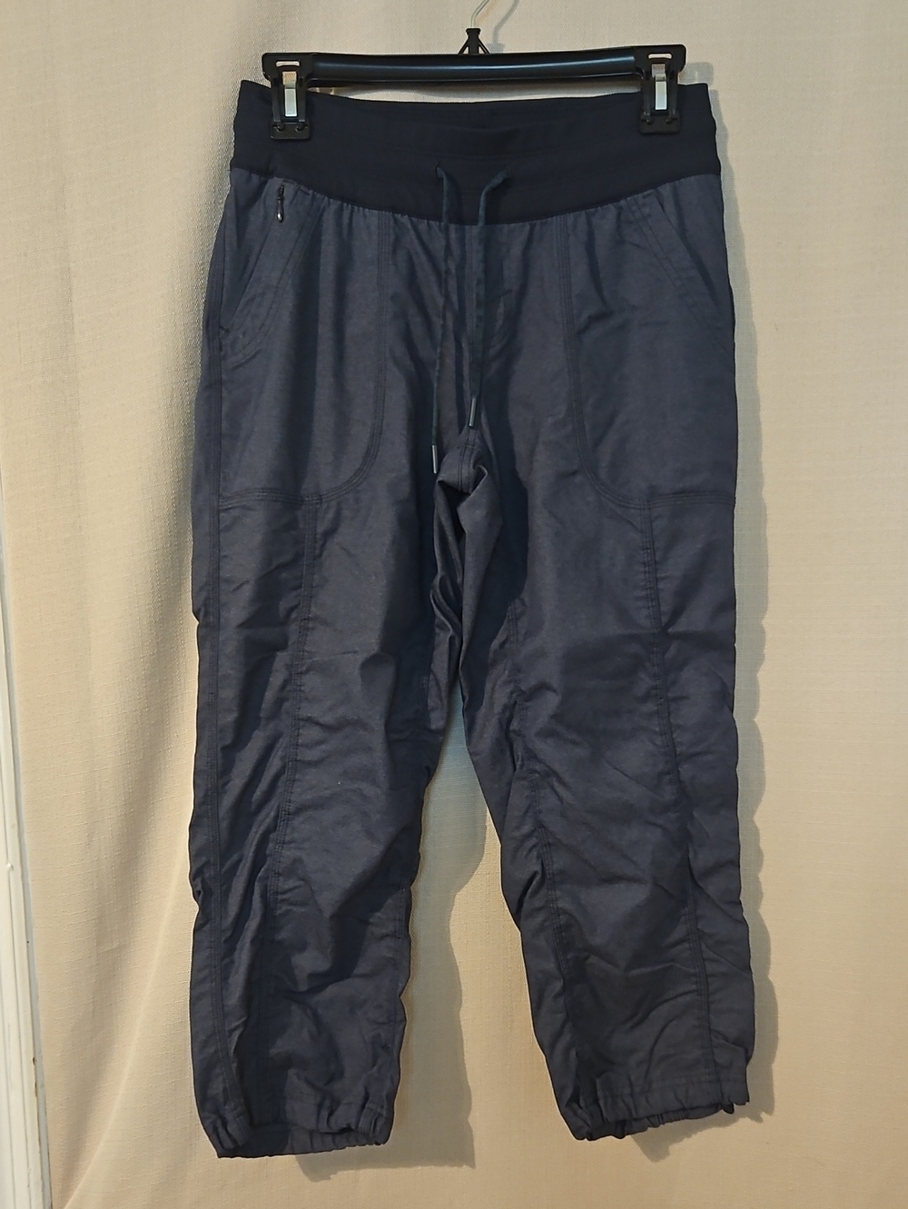 The North Face Women's Navy Drawstring Jogger Track Capris